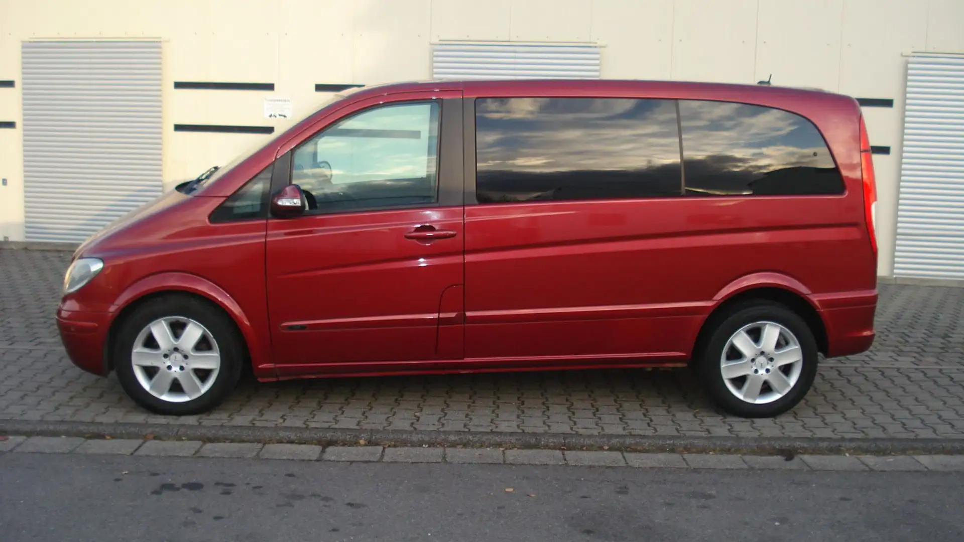 Mercedes-Benz Viano FUN 3.0 CDI kompakt. SCHLAFFUNKTION! TOP ! Rood - 1