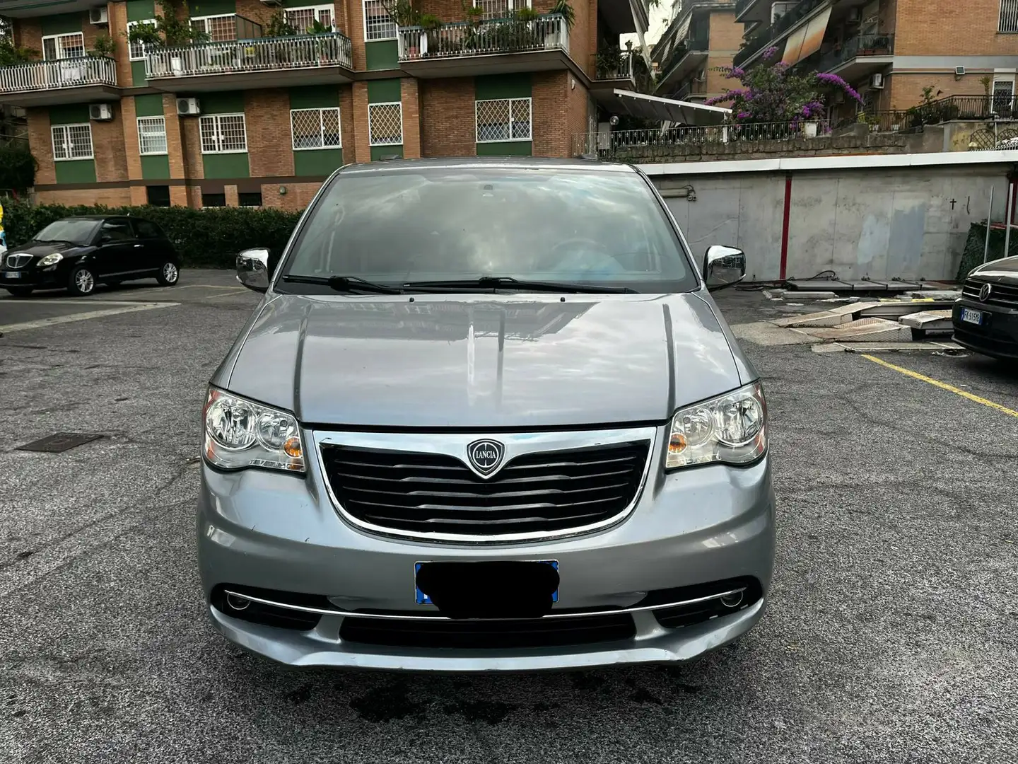 Lancia Voyager Voyager V 2.8L Platinum 177cv(178) auto E5+ Grigio - 1
