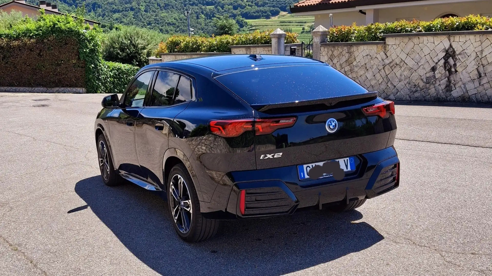 BMW iX2 edrive 20 MSport - 2