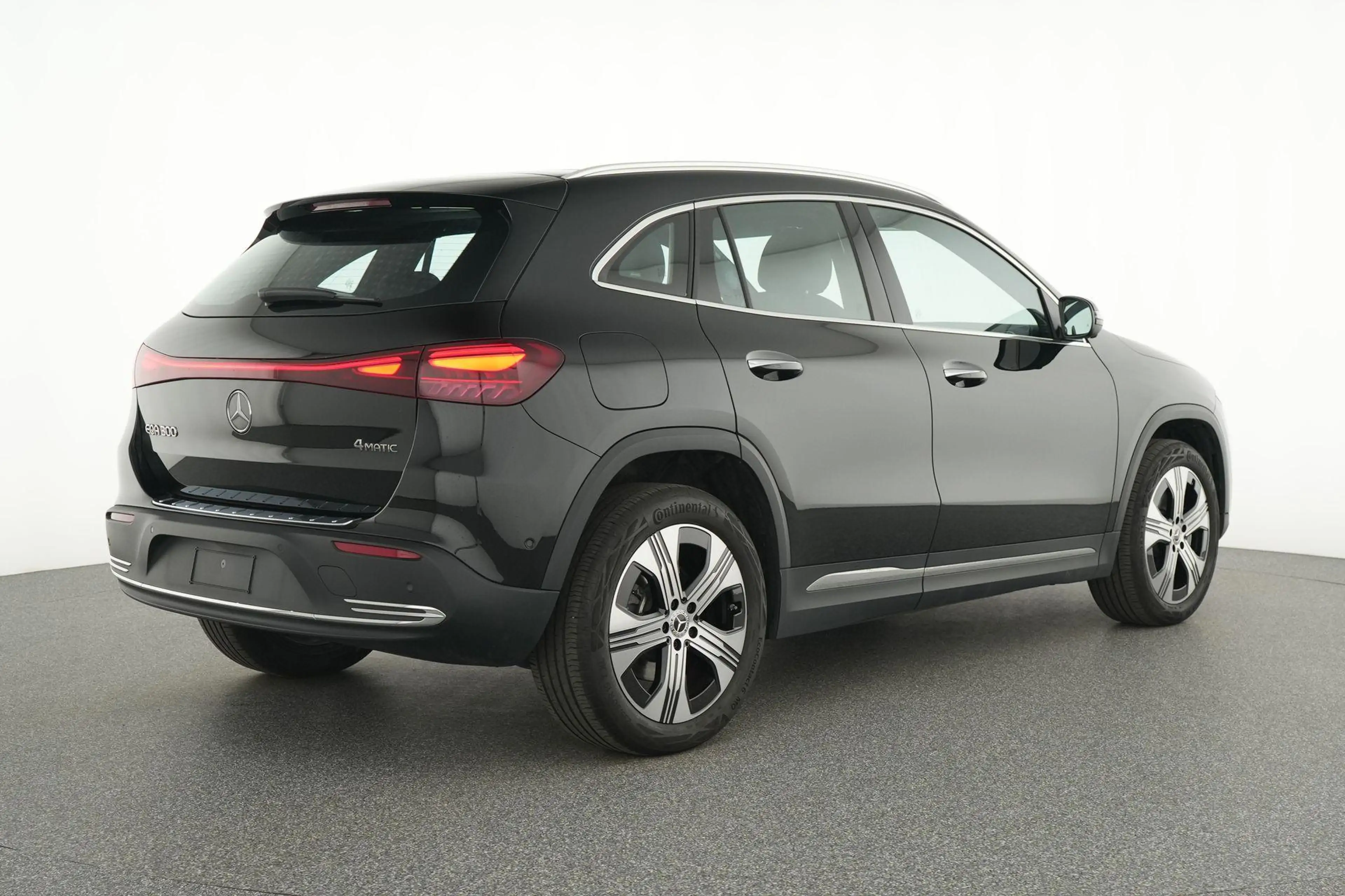 Mercedes-Benz EQA 300 4MATIC Luxury met panodak — photo 4
