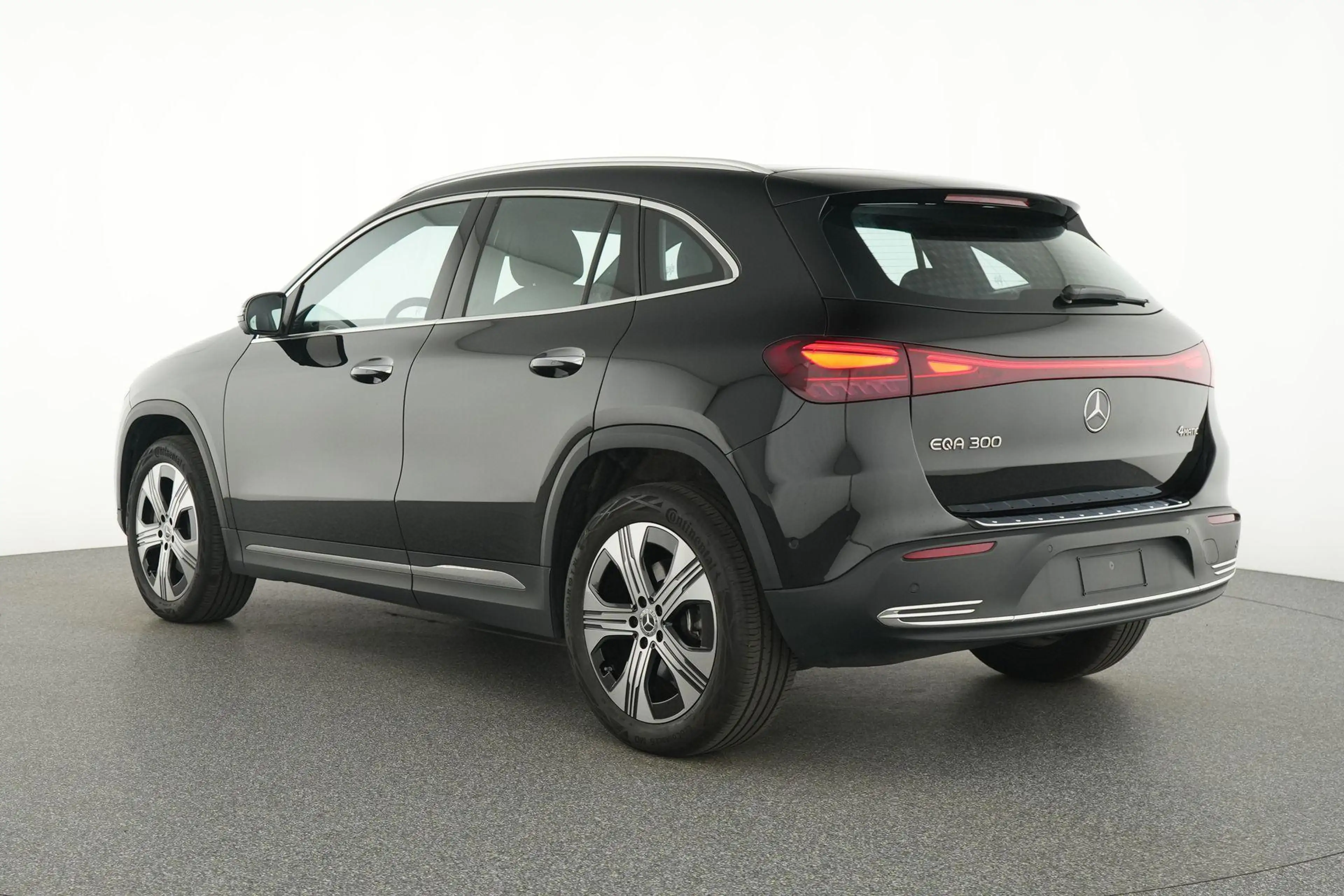 Mercedes-Benz EQA 300 4MATIC Luxury met panodak — photo 3
