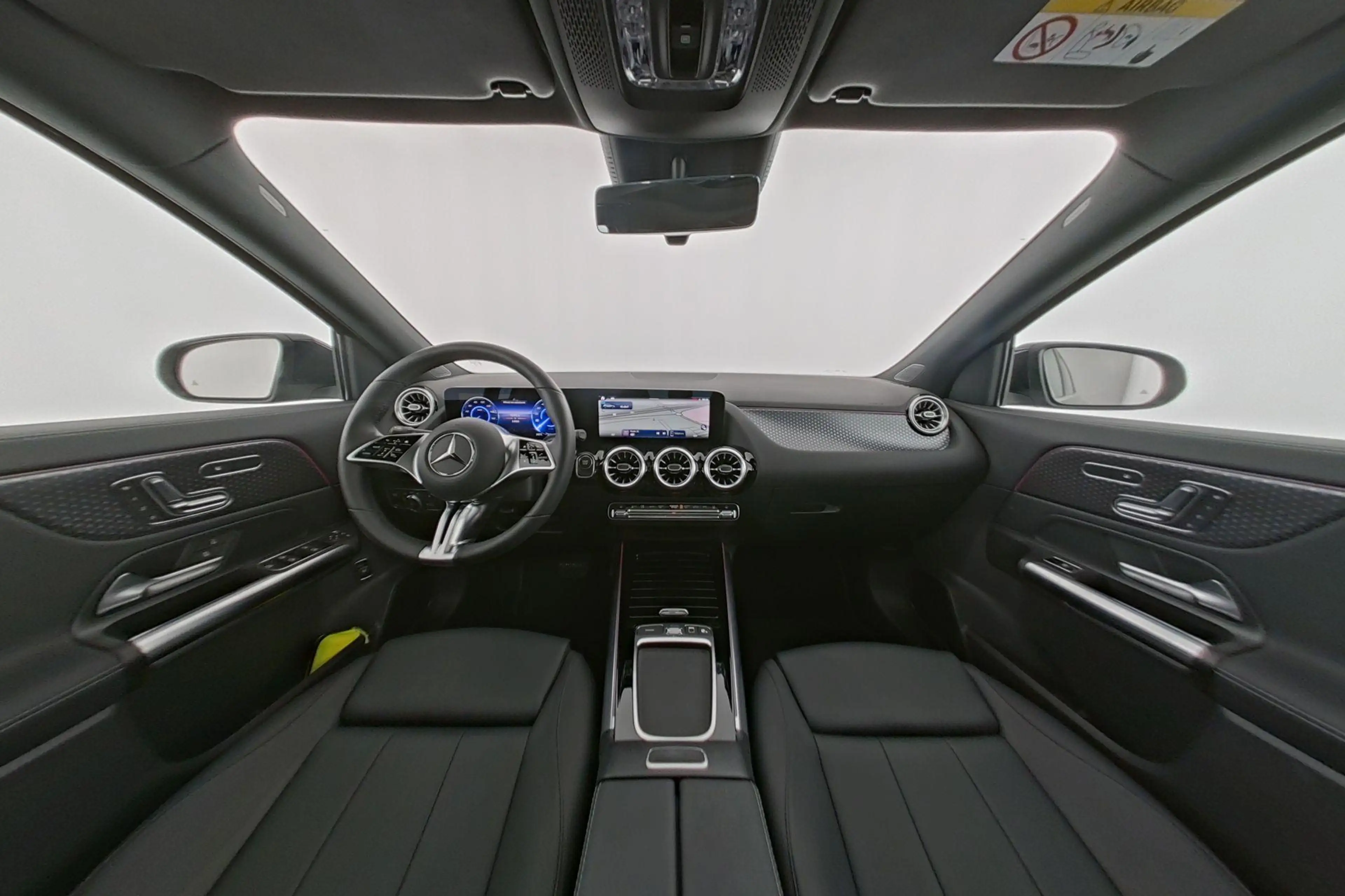 Mercedes-Benz EQA 300 4MATIC Luxury met panodak — photo 12