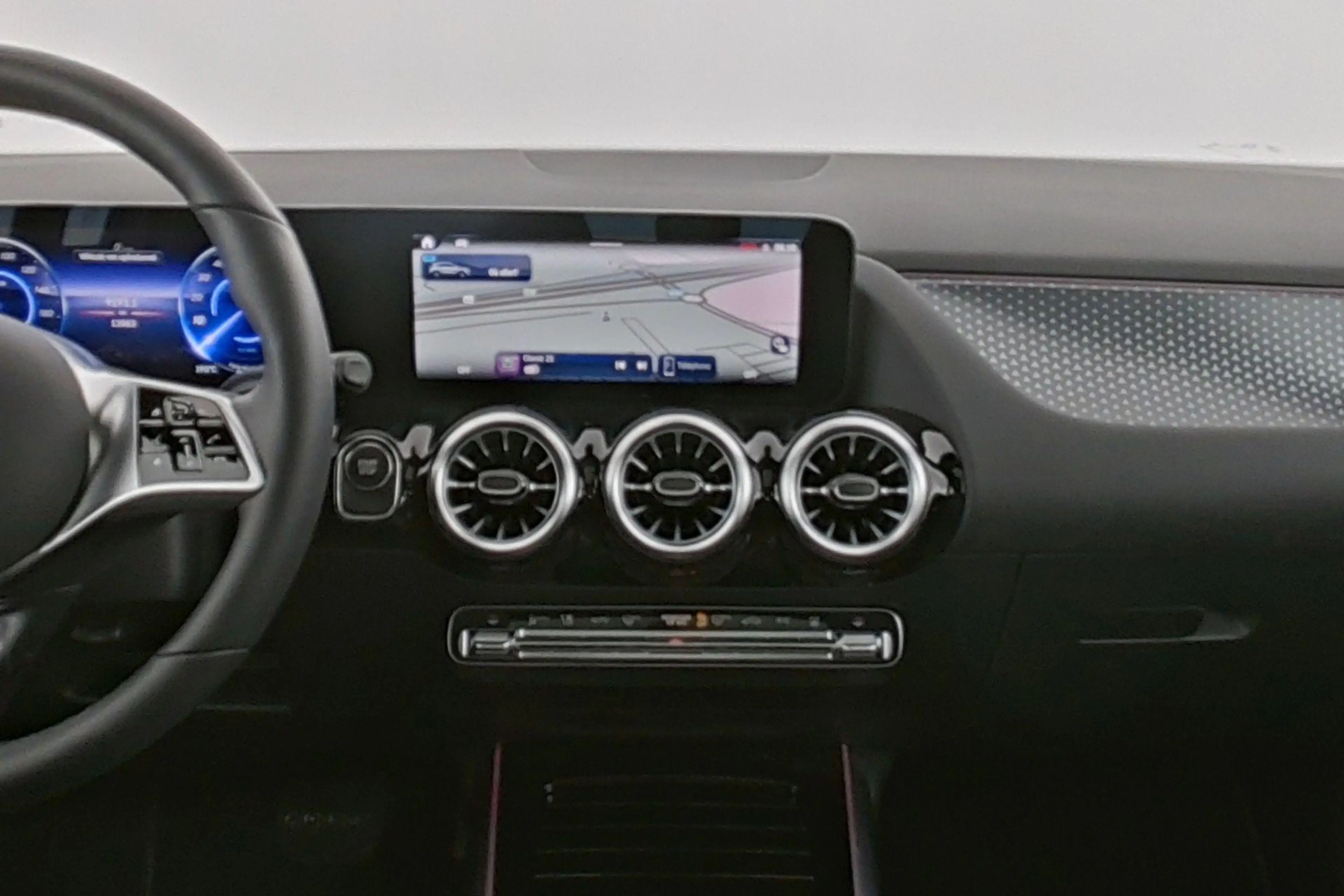 Mercedes-Benz EQA 300 4MATIC Luxury met panodak — photo 15