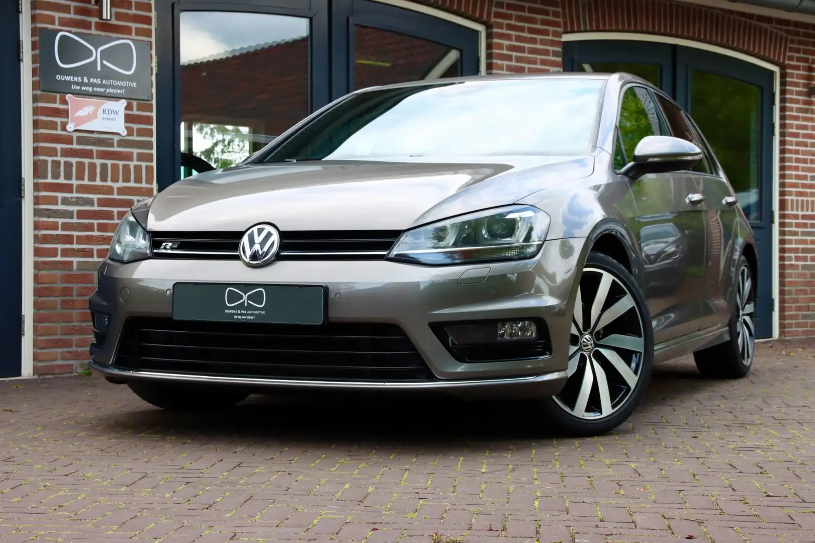 Volkswagen Golf 1.4 TSI ACT Highline R LINE | R LINE INTERIEUR | N Grau - 1