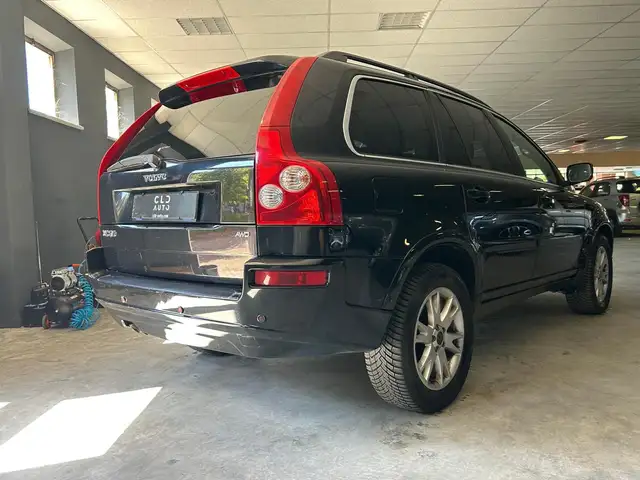 Volvo XC90 view 4