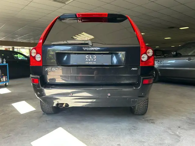 Volvo XC90 view 3