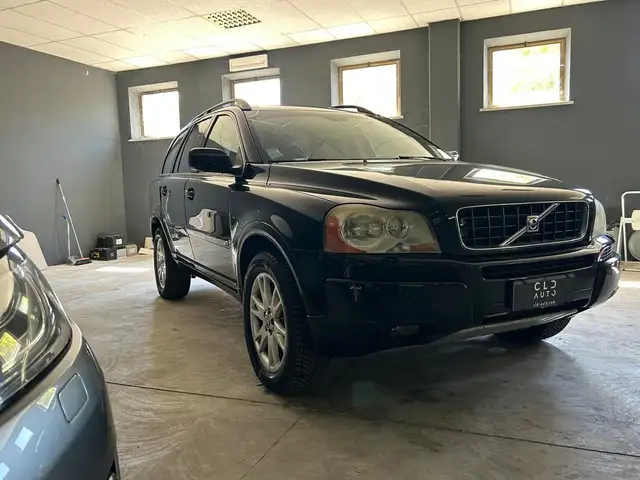 Volvo XC90 view 5