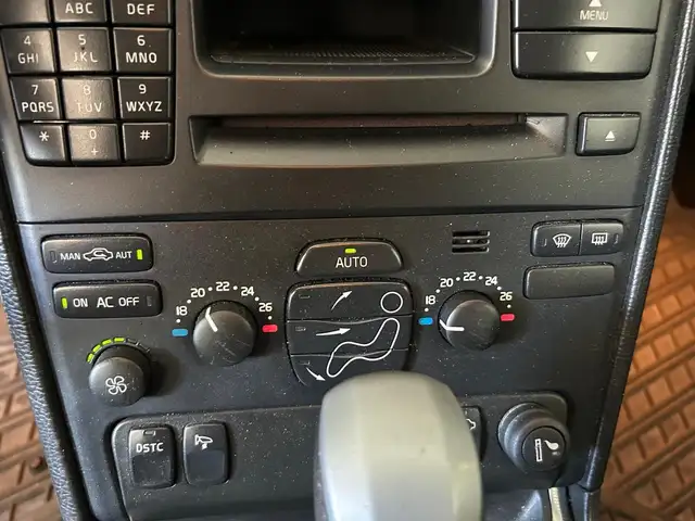 Volvo XC90 view 13