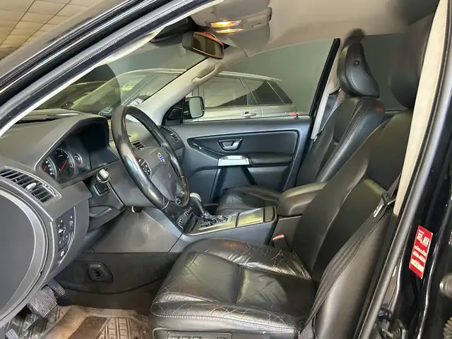 Volvo XC90 view 6