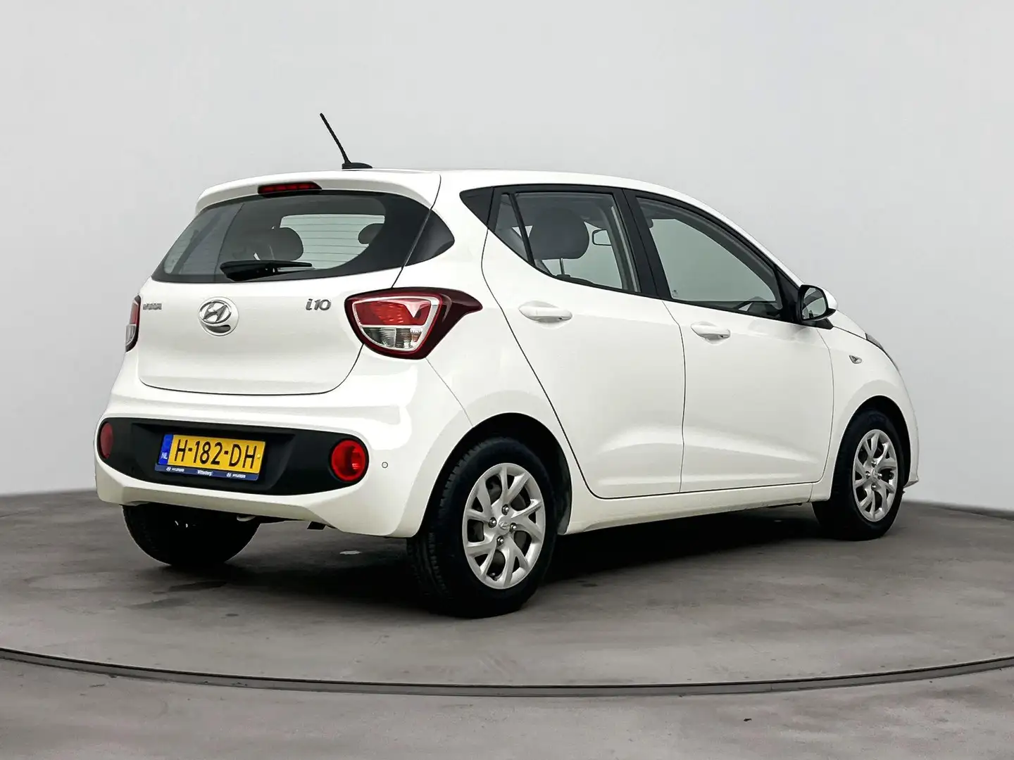 Hyundai i10 1.0i Comfort | Navigatie | Parkeersensoren | Airco Wit - 2