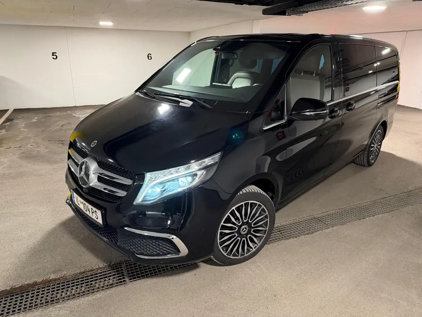 Mercedes-Benz V 300 V 300 d Kombi lang Avantgarde mit Burmester Surround-Soundsystem Aut. Avantgarde, Allrad, AMG, Sport Paket, 3200 Kg Schwarz - 1