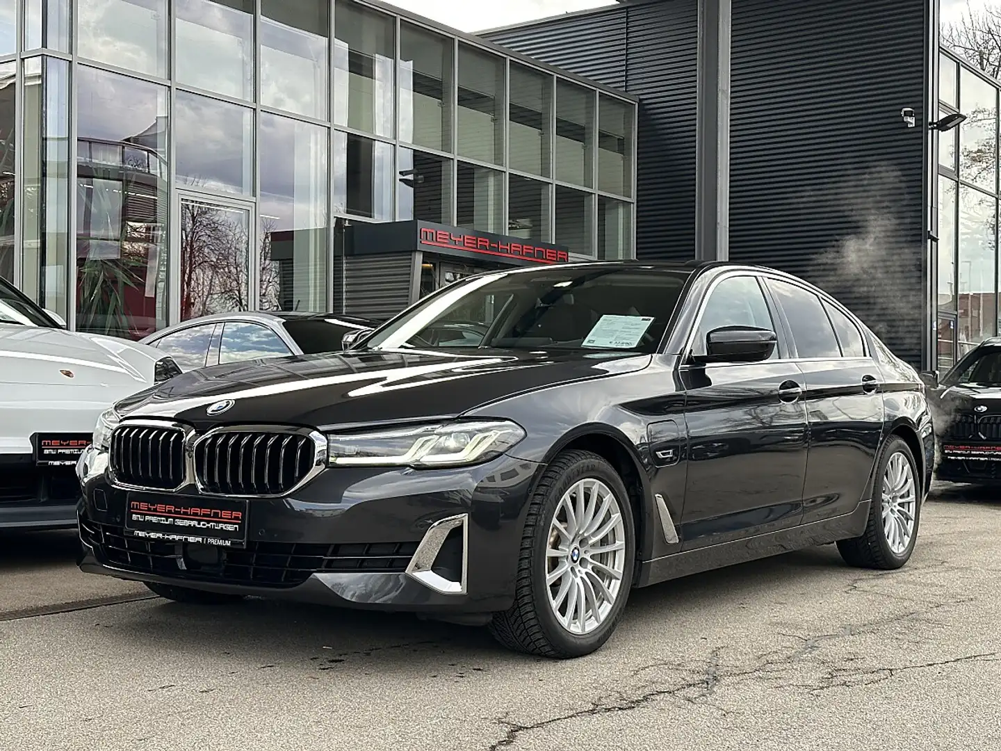 BMW 530 e PHEV xDrive Luxury Line Aut. / Head Up / Soft... Grau - 2