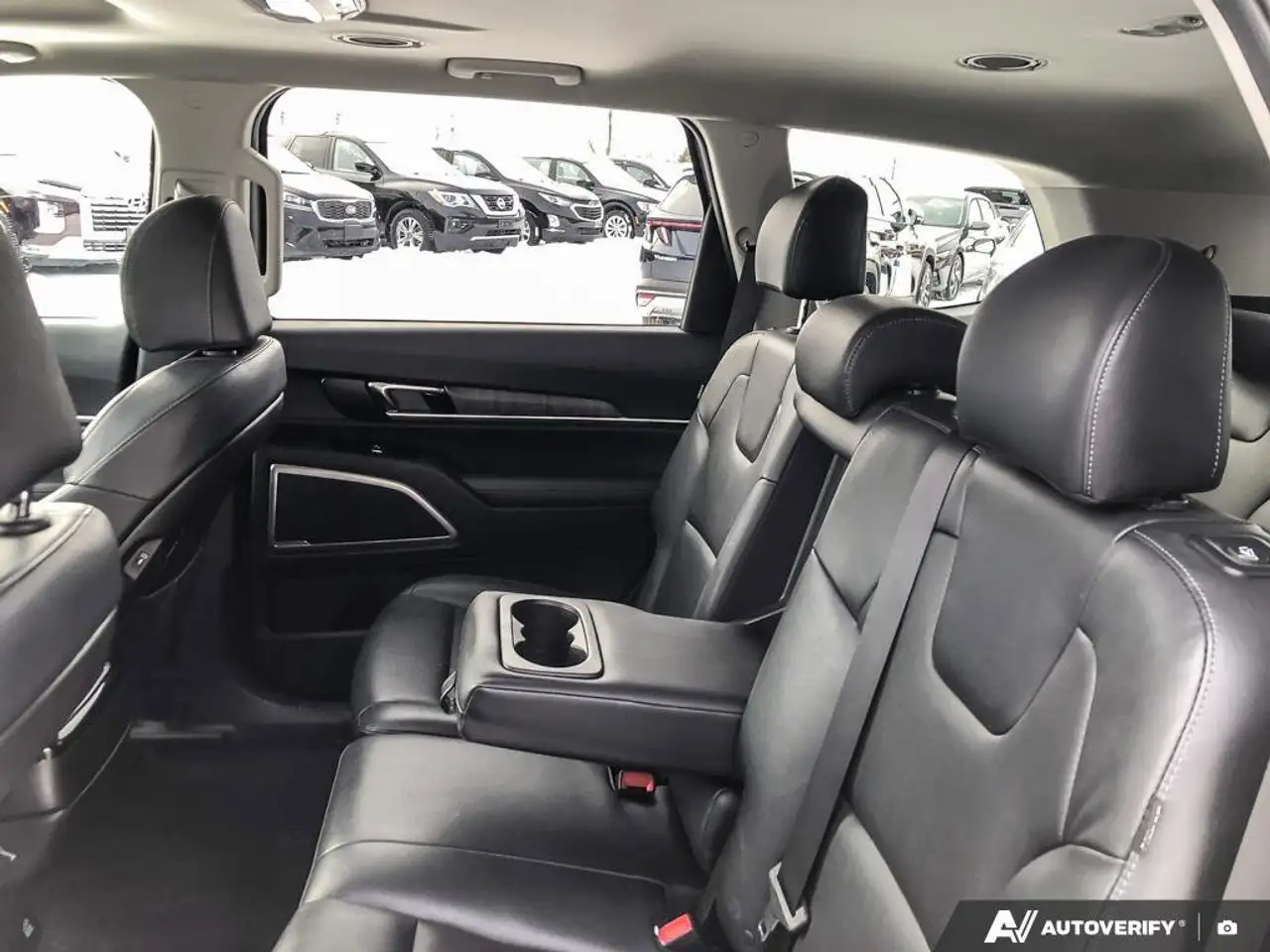 Kia Telluride снимка Kia Telluride
