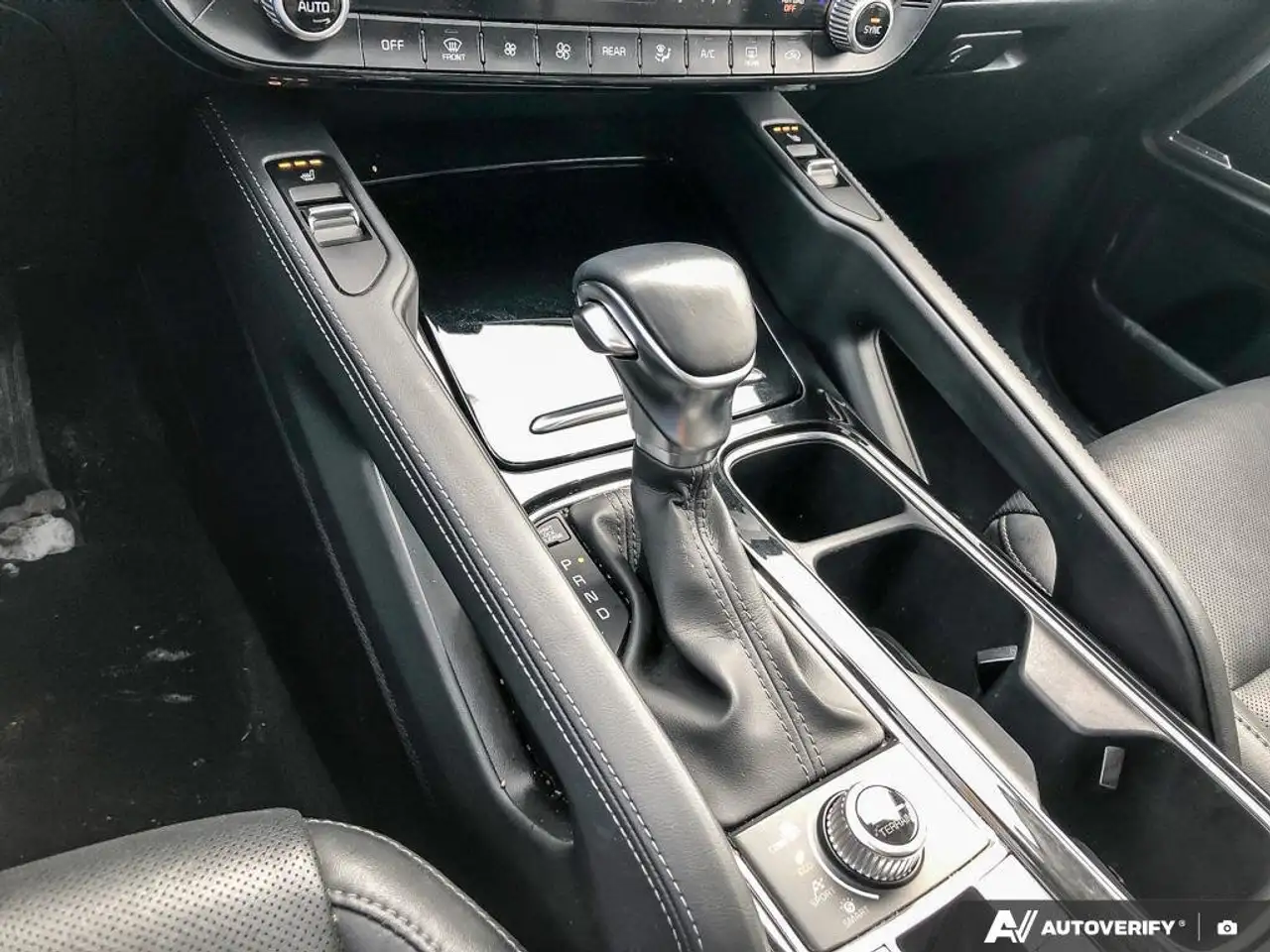 Kia Telluride снимка Kia Telluride