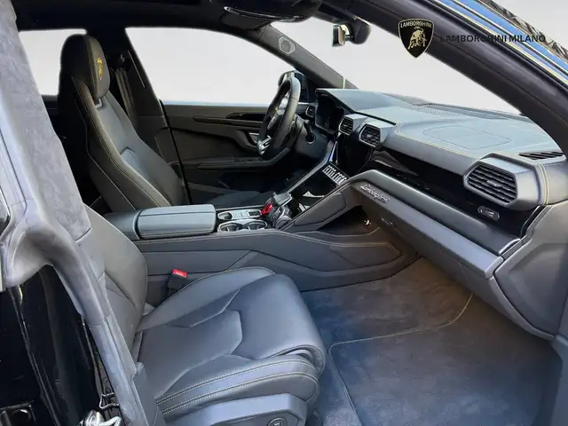 Lamborghini Urus view 10