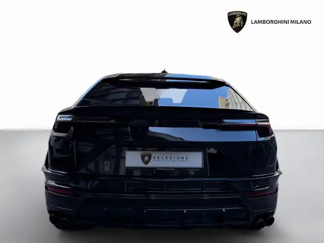 Lamborghini Urus view 6