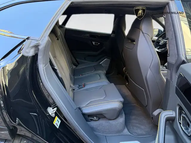 Lamborghini Urus view 11