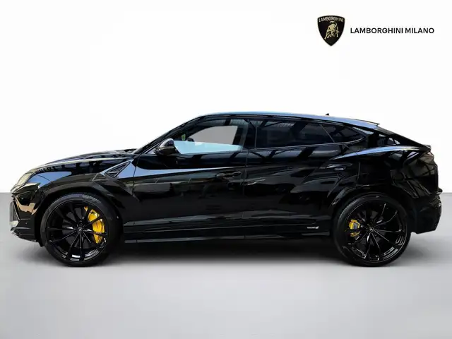 Lamborghini Urus view 8