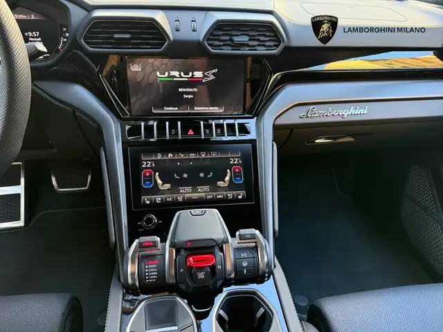 Lamborghini Urus view 13