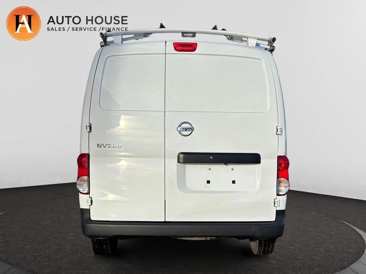 Nissan NV200 снимка Nissan NV200