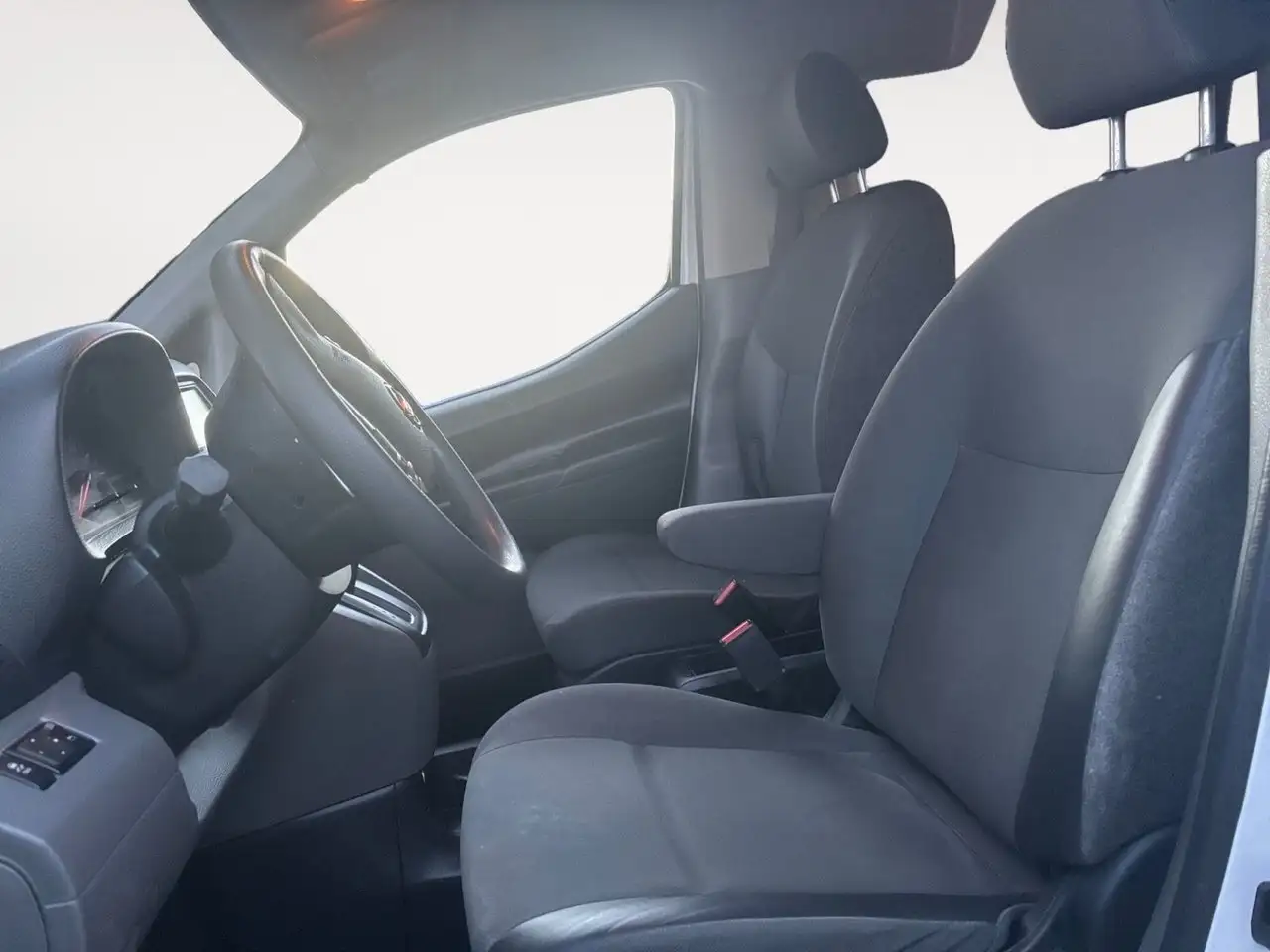 Nissan NV200 снимка Nissan NV200