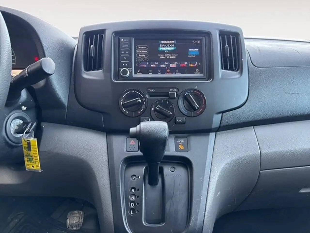 Nissan NV200 снимка Nissan NV200