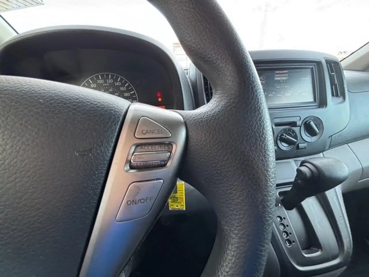 Nissan NV200 снимка Nissan NV200