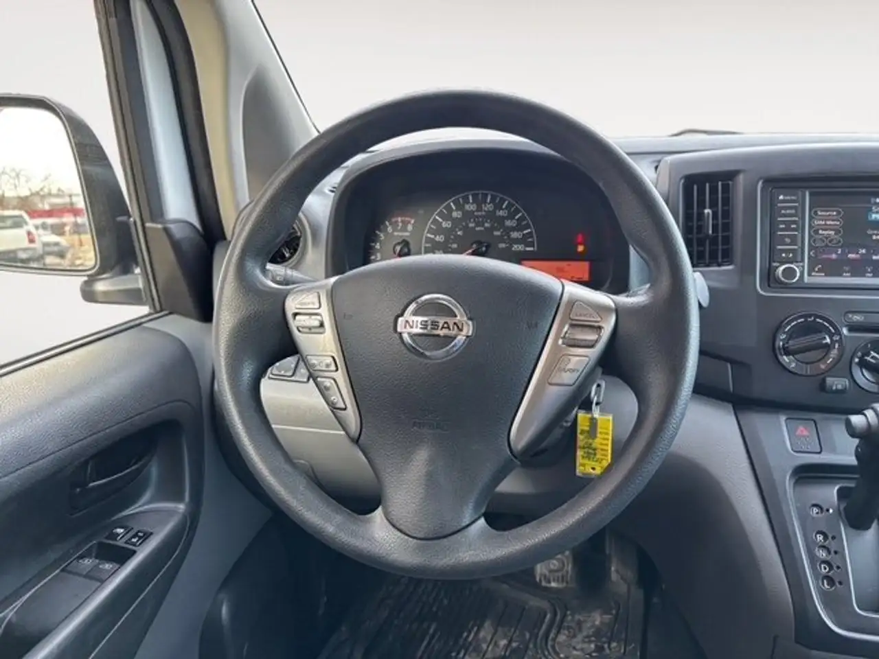 Nissan NV200 снимка Nissan NV200