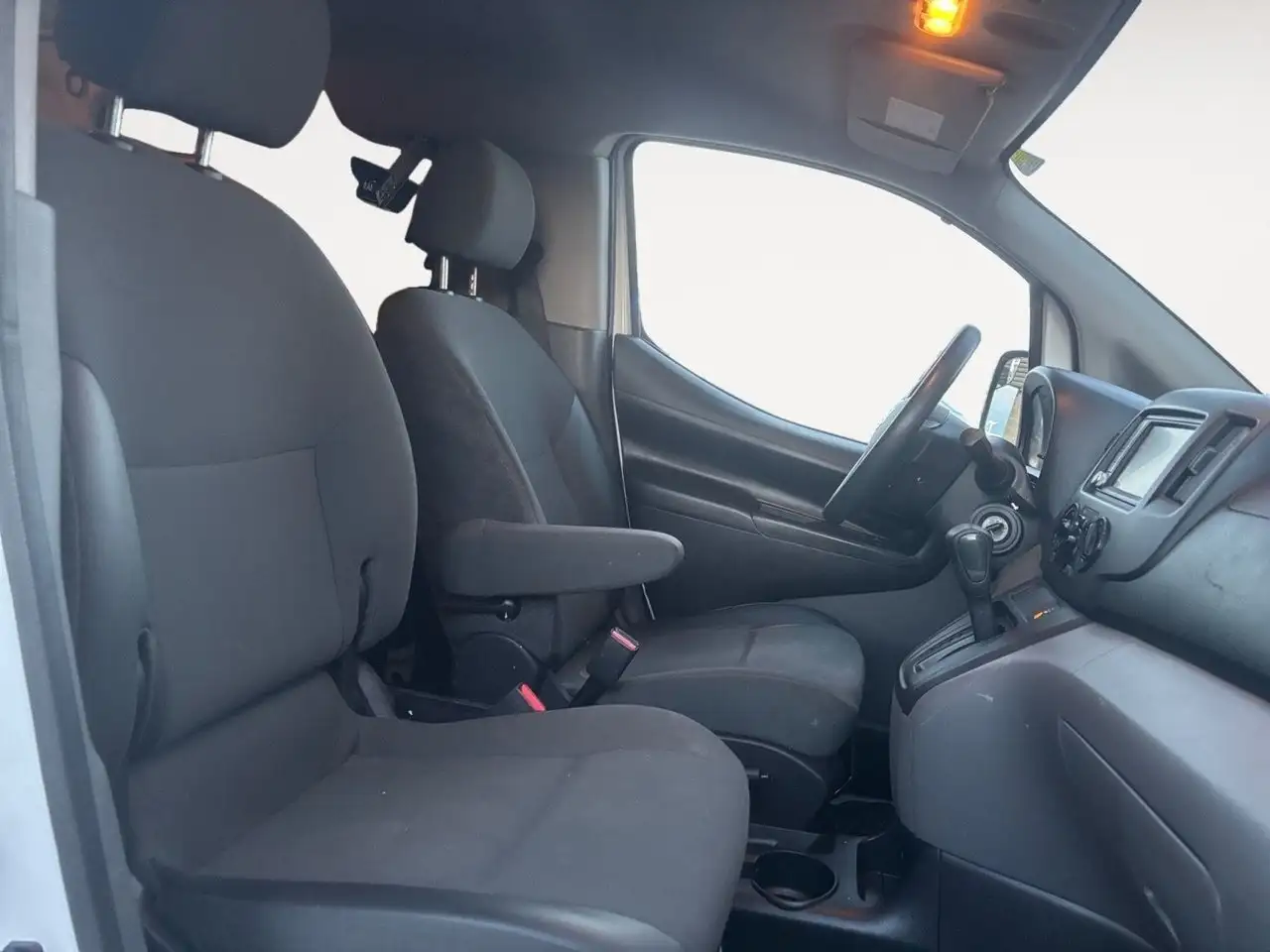 Nissan NV200 снимка Nissan NV200