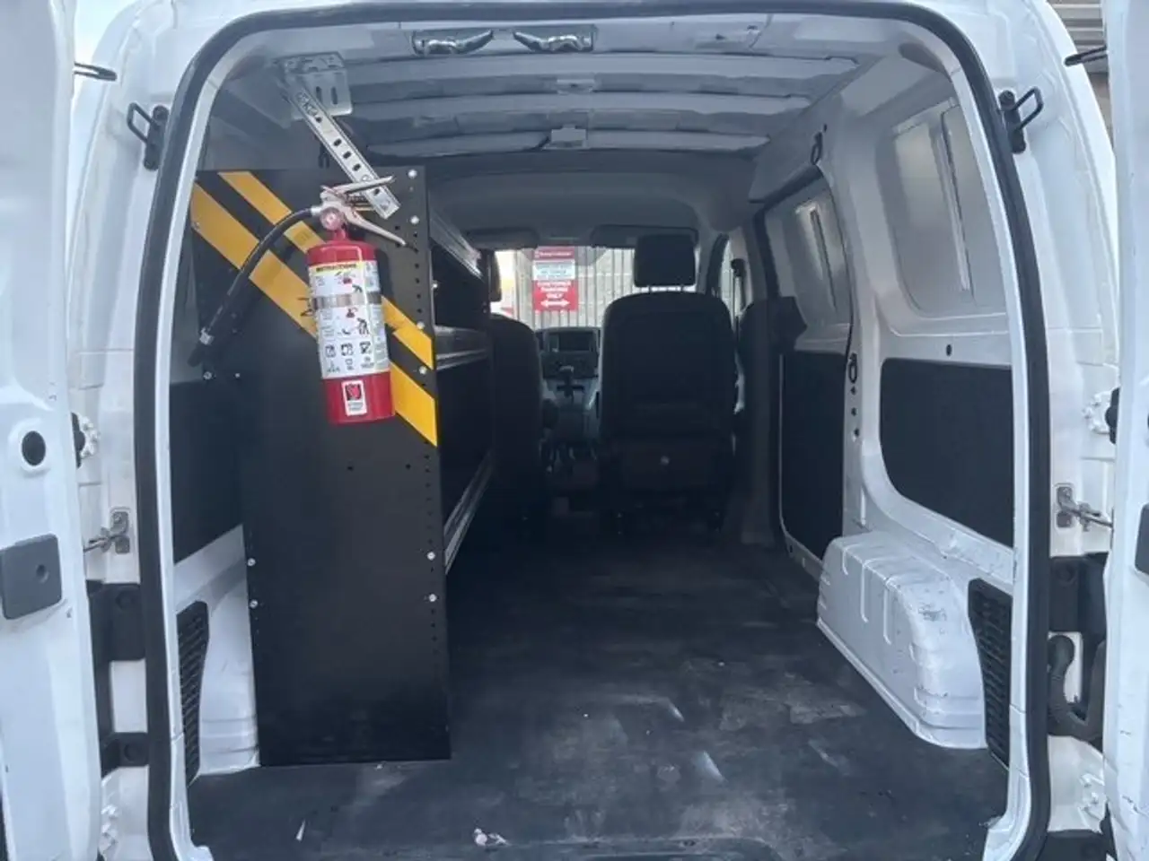 Nissan NV200 снимка Nissan NV200
