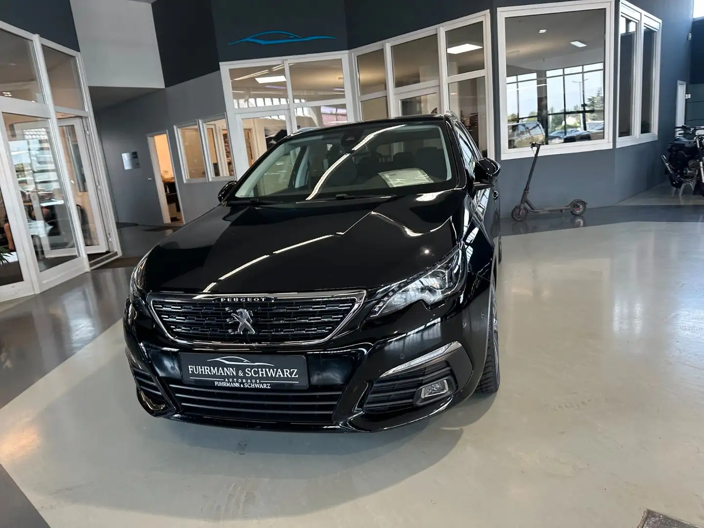 Peugeot 308 SW PureTech 130 ALLURE Pano AHK Kamera Leder Noir - 2