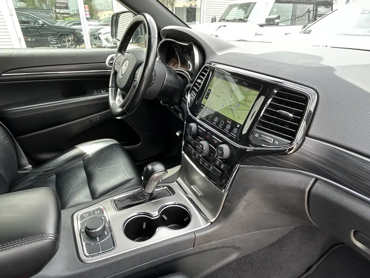 Jeep Grand Cherokee снимка Jeep Grand Cherokee
