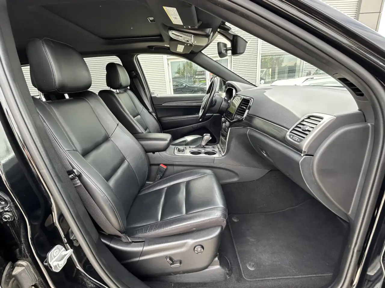 Jeep Grand Cherokee снимка Jeep Grand Cherokee