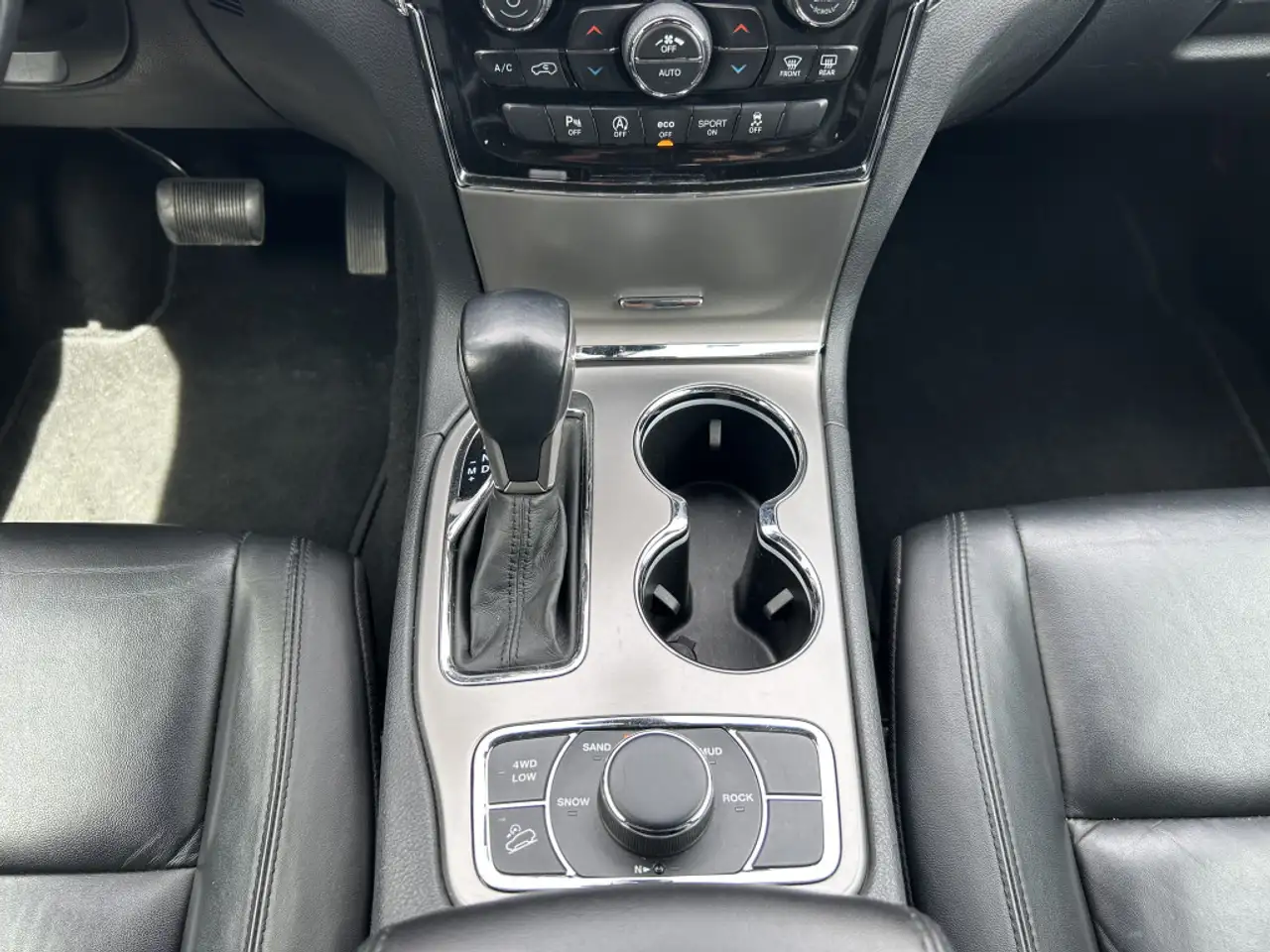 Jeep Grand Cherokee снимка Jeep Grand Cherokee