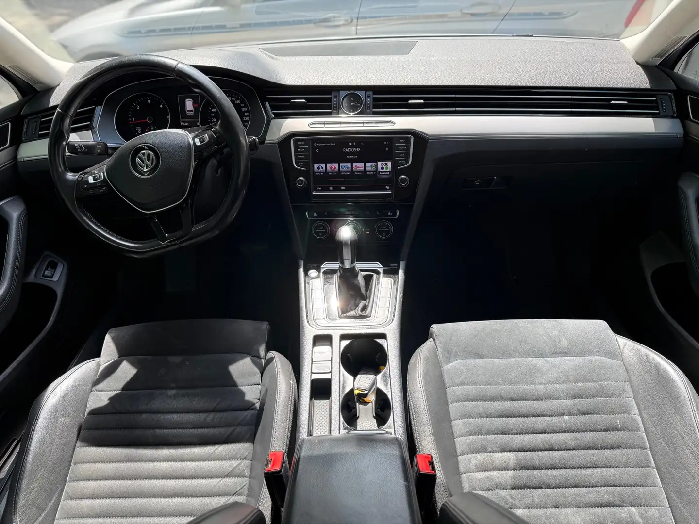 Volkswagen Passat Variant 2.0 TDI Business Edition R l Automaat l Volledig O Grijs - 2