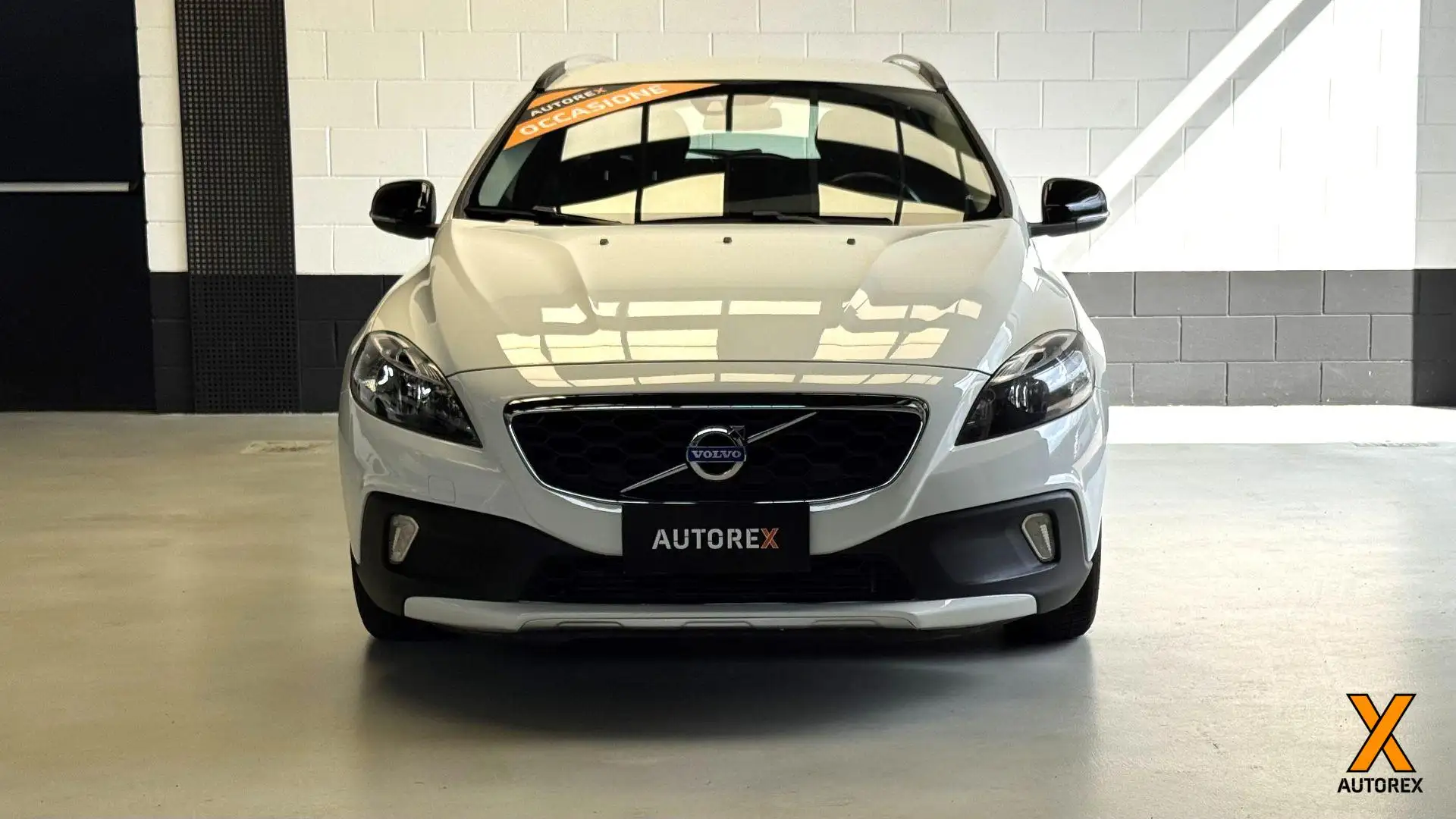 Volvo V40 Cross Country D2 Business Bianco - 2