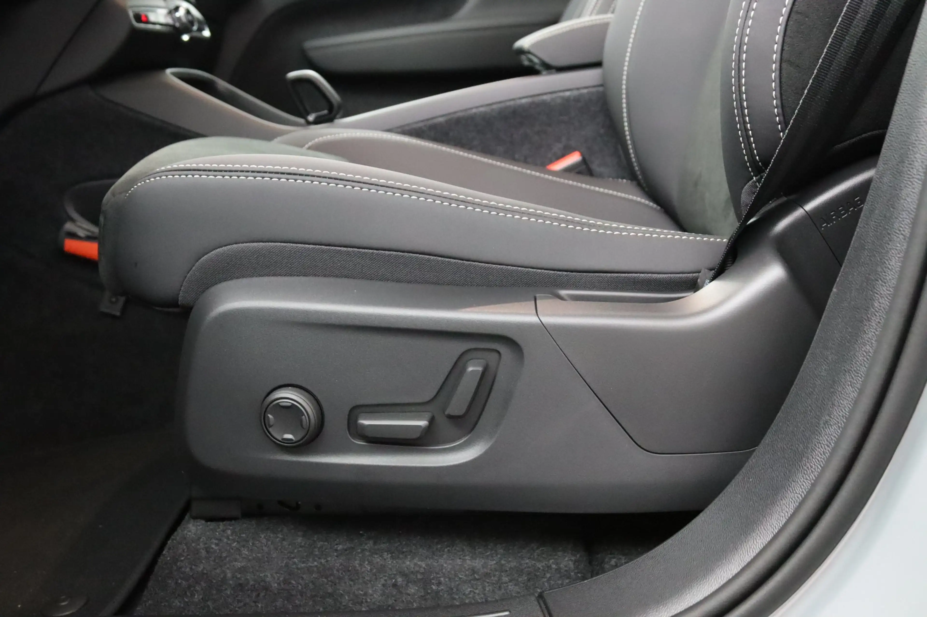 Volvo EX40 Single Motor Extended Range Ultra Europa 82 kWh | — photo 20