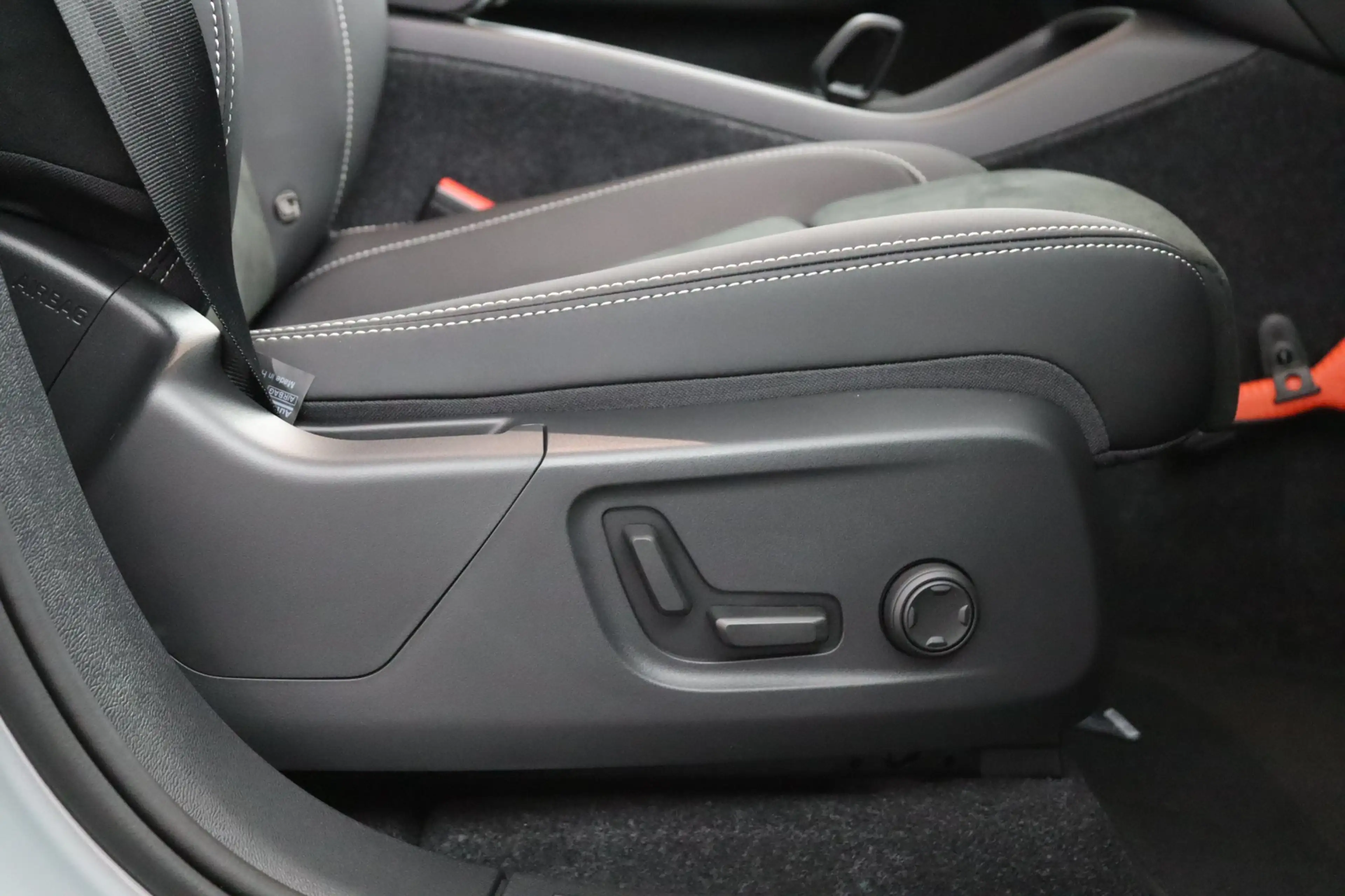Volvo EX40 Single Motor Extended Range Ultra Europa 82 kWh | — photo 30