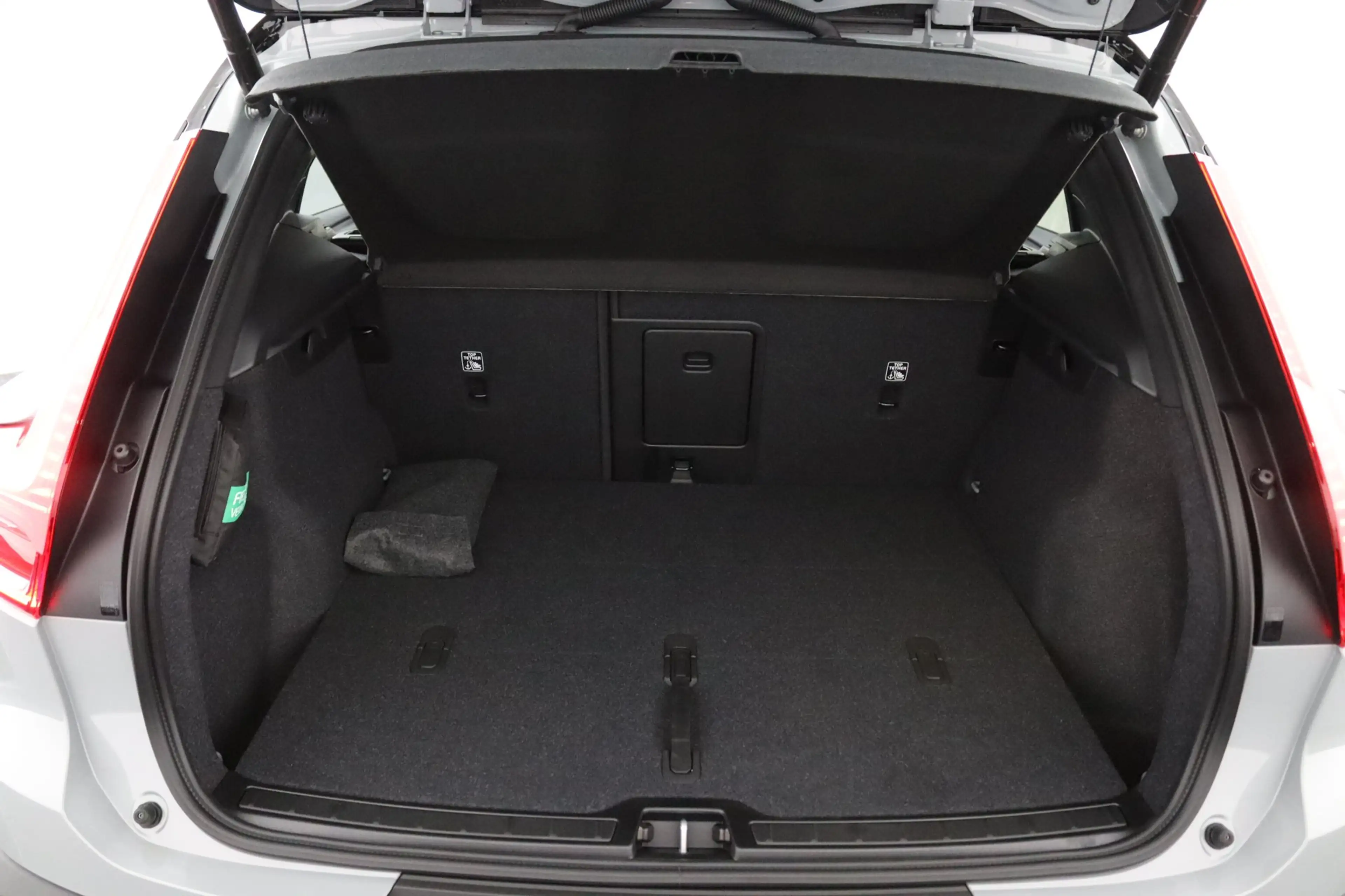 Volvo EX40 Single Motor Extended Range Ultra Europa 82 kWh | — photo 11