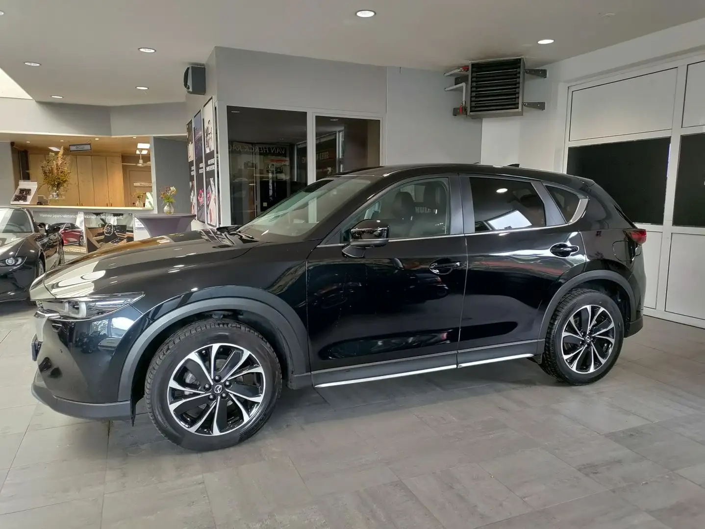 Mazda CX-5 2.0 SKYACTIV-G Newground Nero - 2