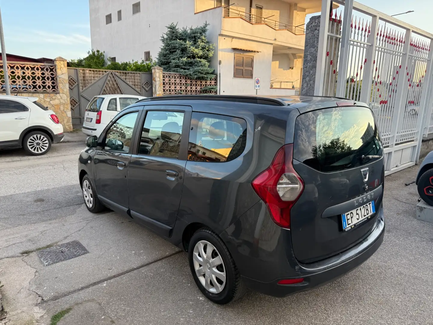 Dacia Lodgy 1.5 dCi 8V 110CV 7 posti Ambiance Grigio - 2
