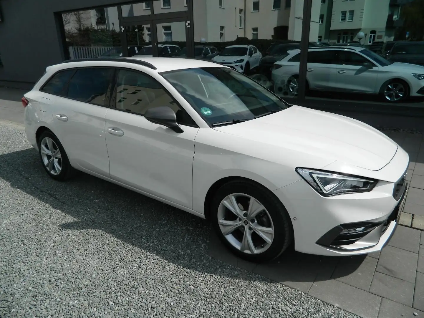 SEAT Leon FR 1.5 TSI FullLink;Sitzheiz/SmartLight/PDC/Kamera Bílá - 1