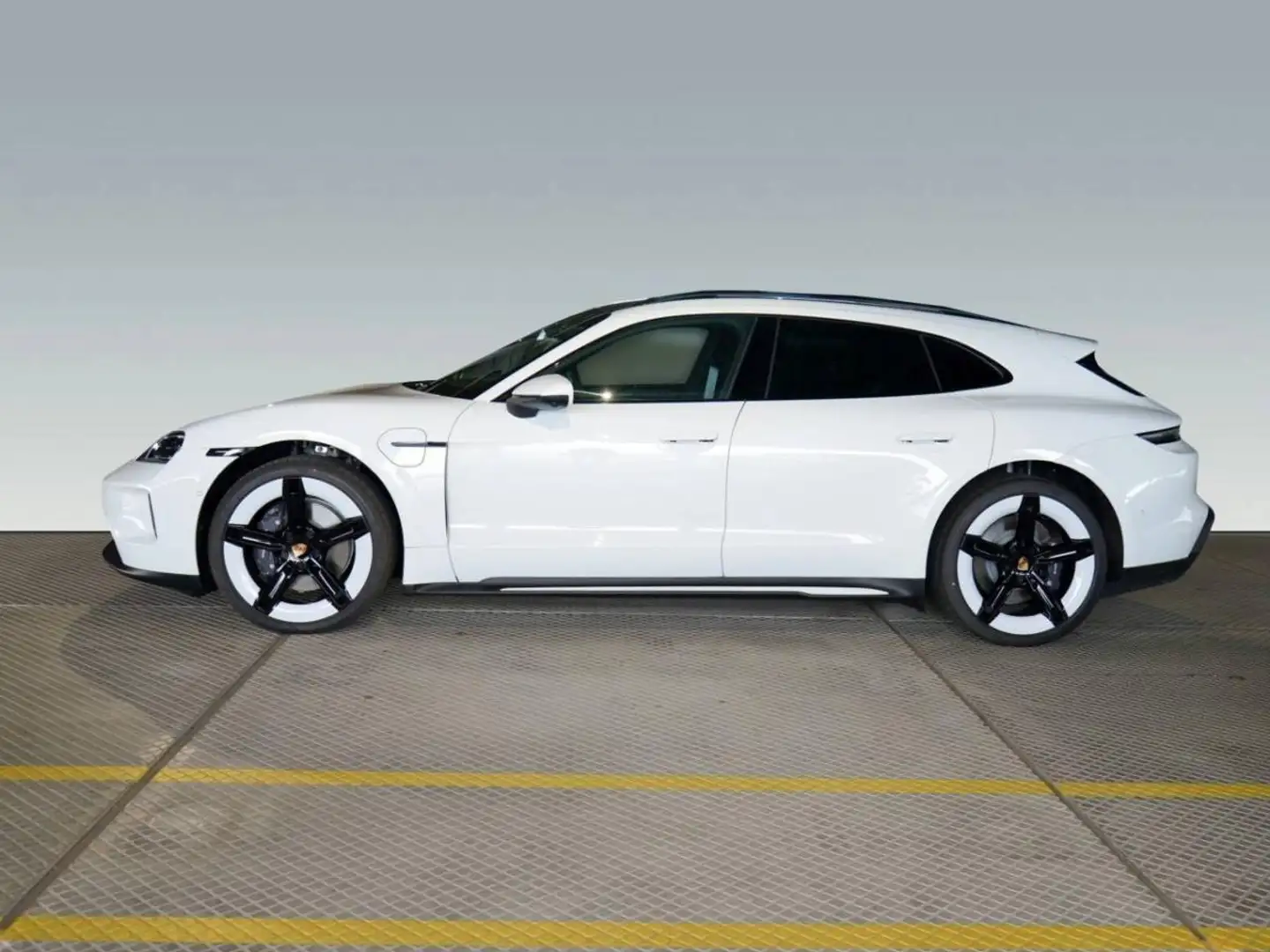 Porsche Taycan Sport Turismo Sofort VERFÜGBAR // inkl. Performanc Weiß - 2