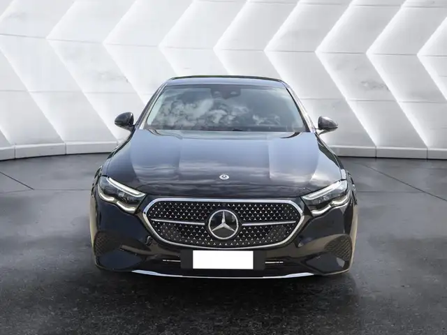 Mercedes-Benz 300 view 2