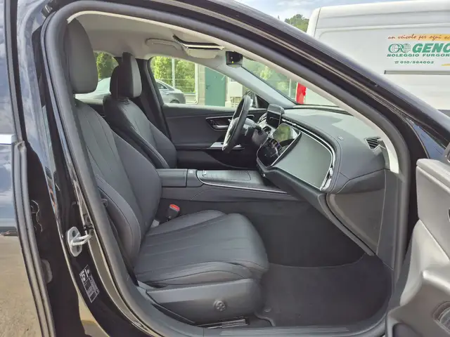 Mercedes-Benz 300 view 9