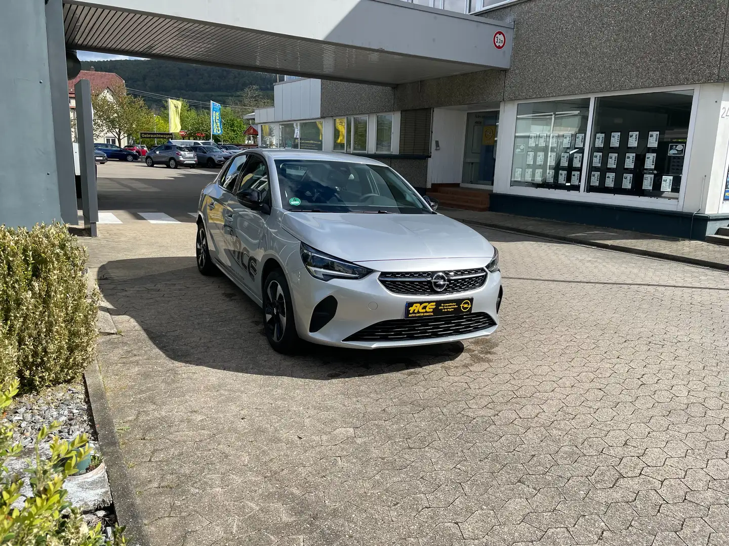 Opel Corsa-e Elegance*Navi*Kamera*11-kW-Charger* Plateado - 2