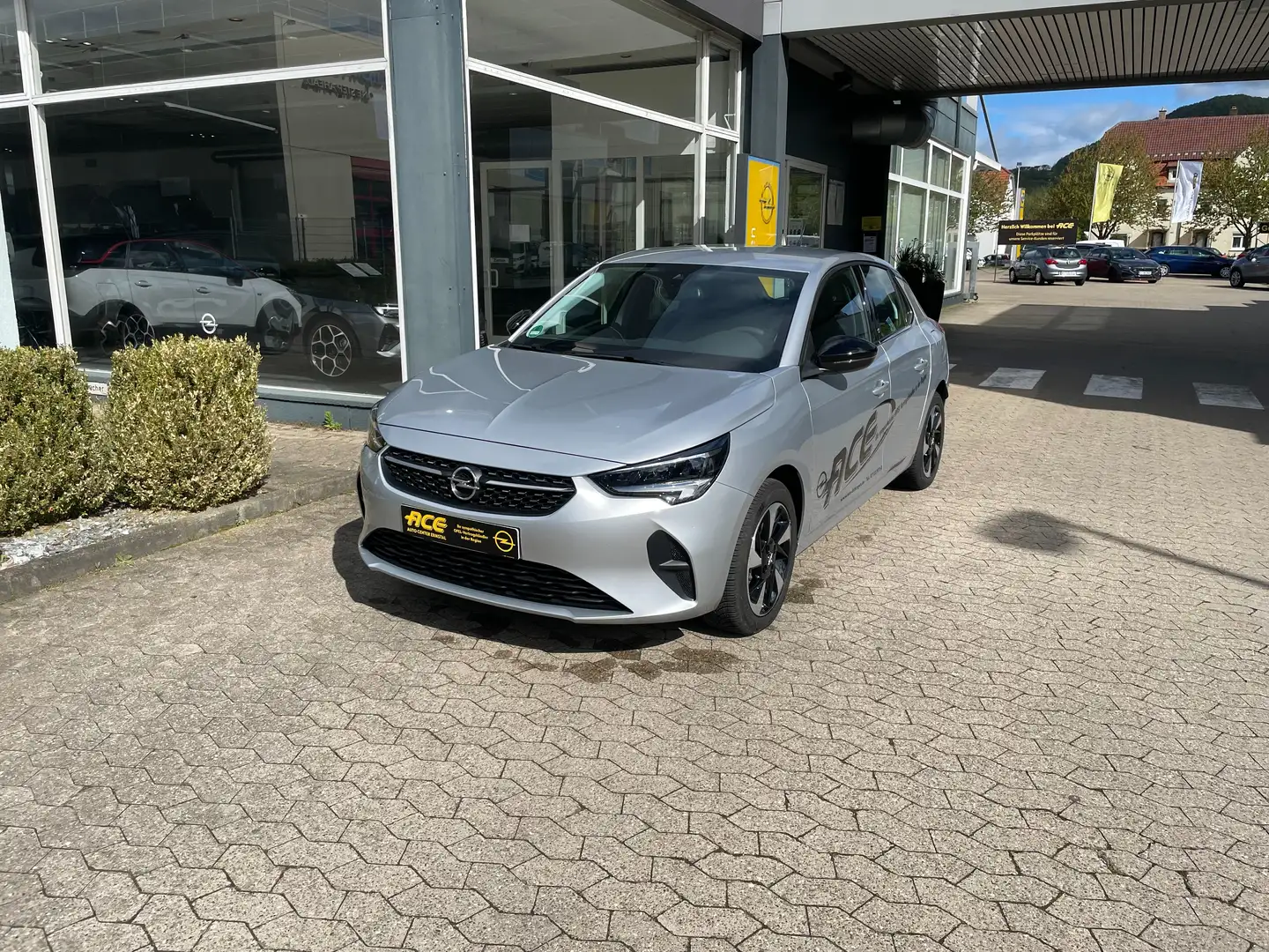 Opel Corsa-e Elegance*Navi*Kamera*11-kW-Charger* Silber - 1