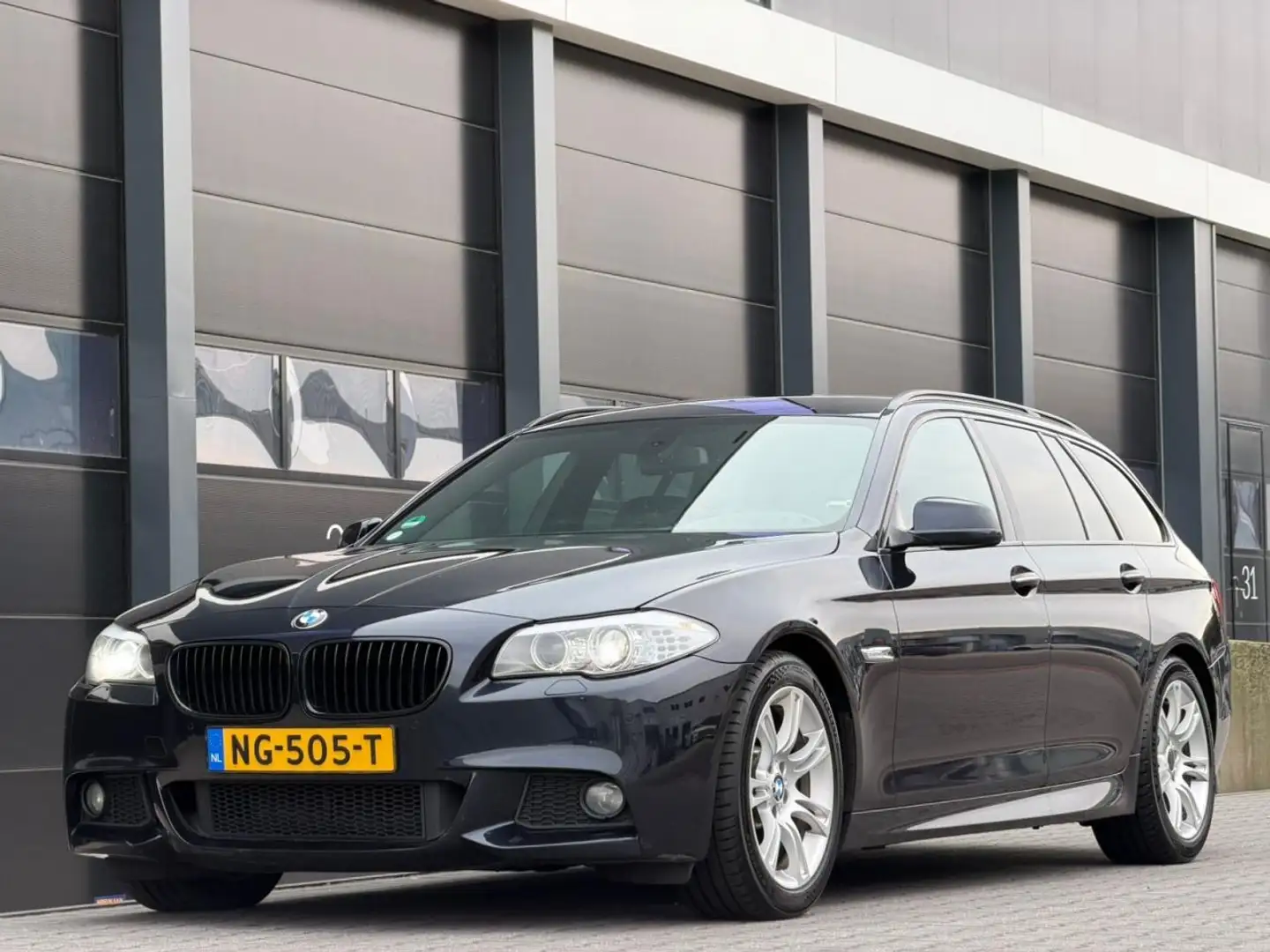BMW 530 5-serie 530d M-Pakket Leer Clima PDC Zwart - 1