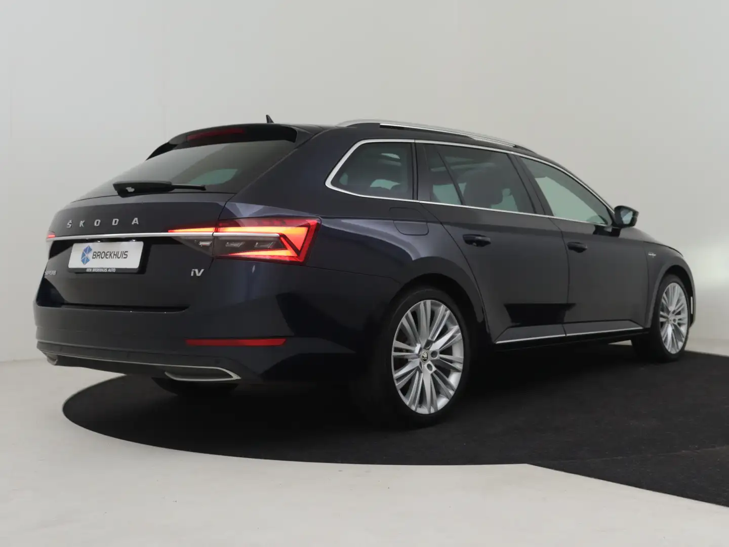 Skoda Superb Combi Laurin klement 1.4 TSI iV 218pk PHEV Laurin Blauw - 2