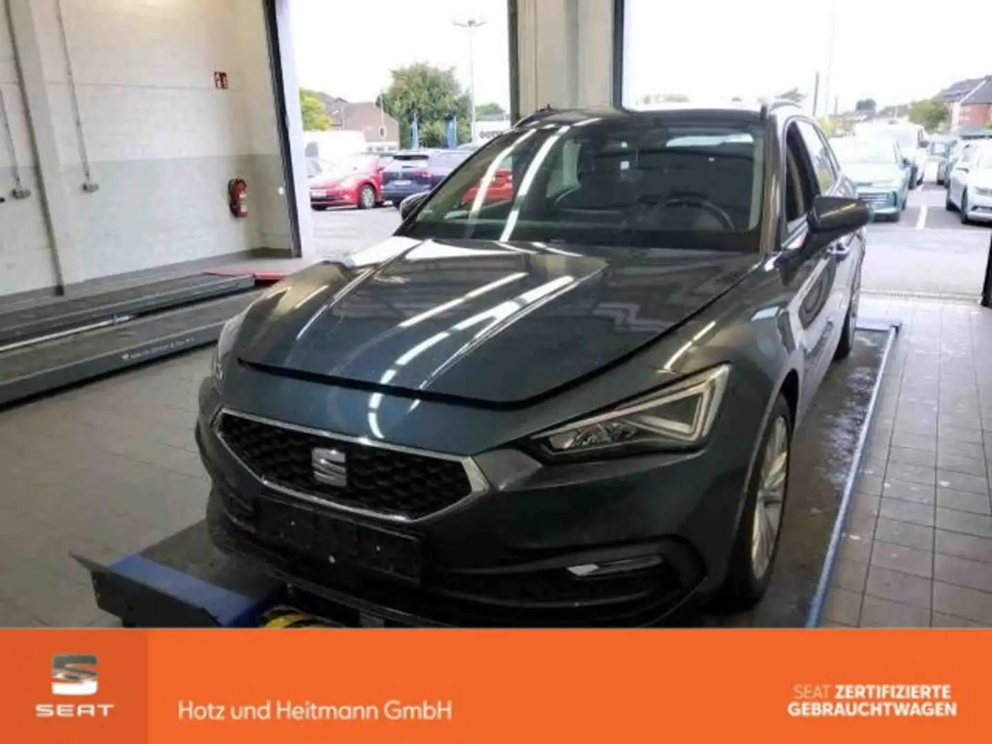 SEAT Leon ST 2.0 TDI DSG Style LED/Beats/AHK/Pano/ACC Grau - 1